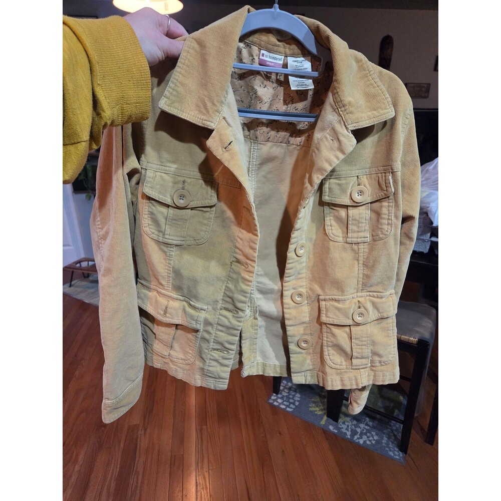 Fitted corduroy style jacket. Sz LG